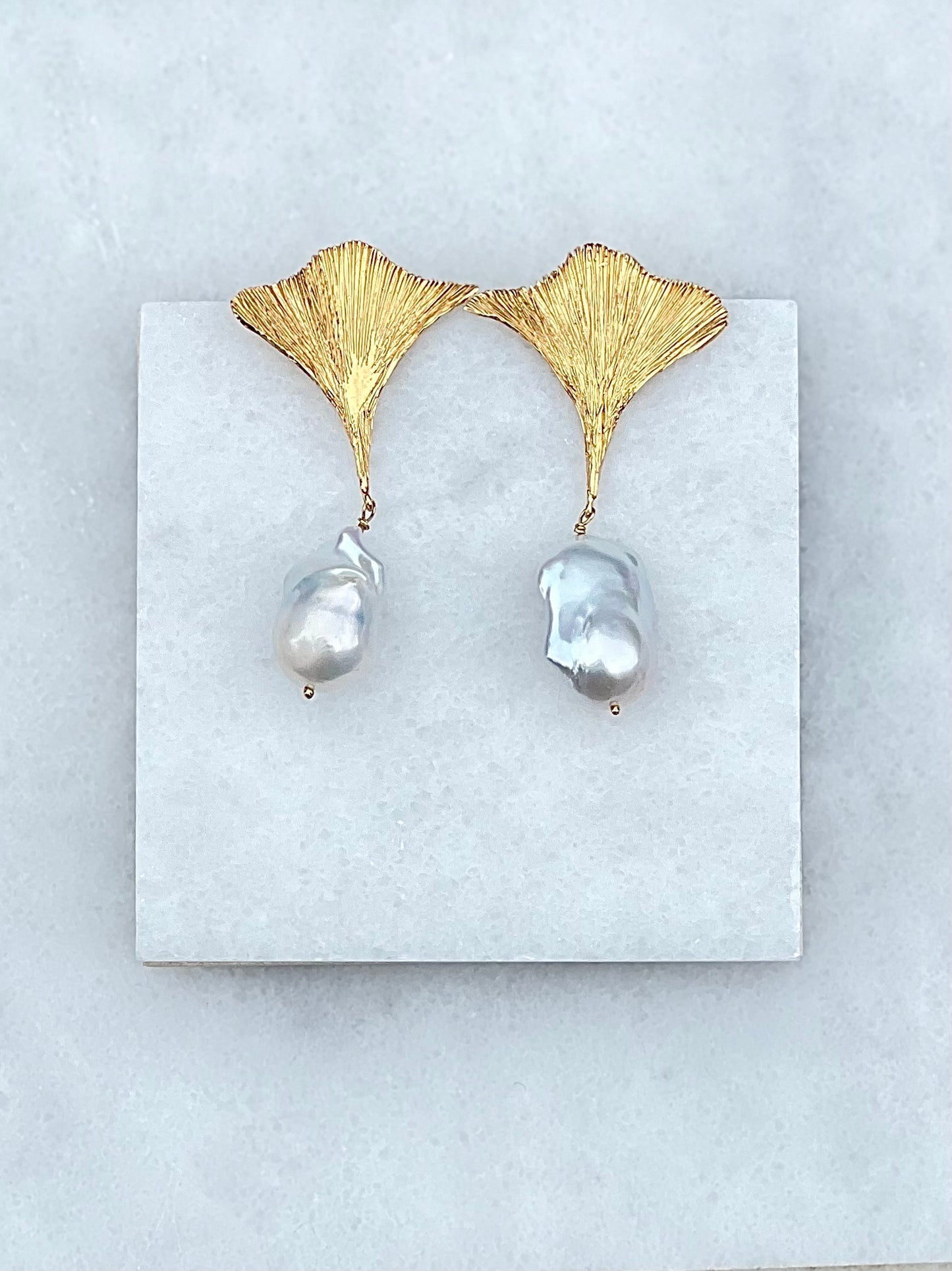 Large Daglia Dangle/Drop