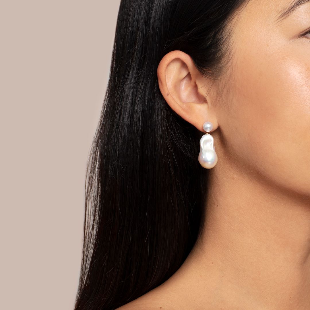 Close view of Ana Baroque Pearl Bridal Accessory