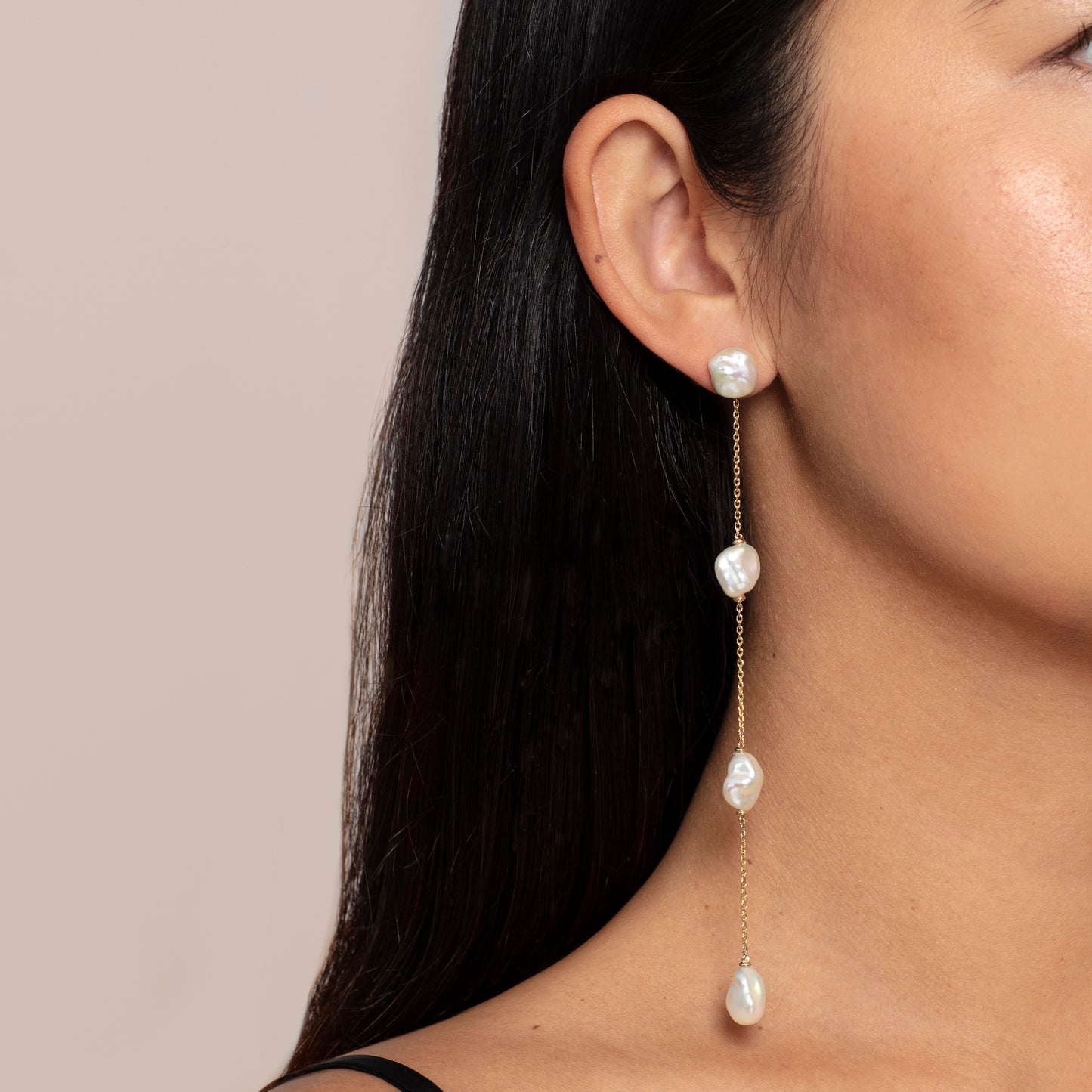 Close View of Model Alba Baroque Pearl Drop
