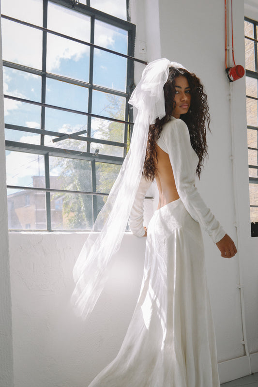 Drape yourself in romance with the A.M. Faulkner Bridal Veil