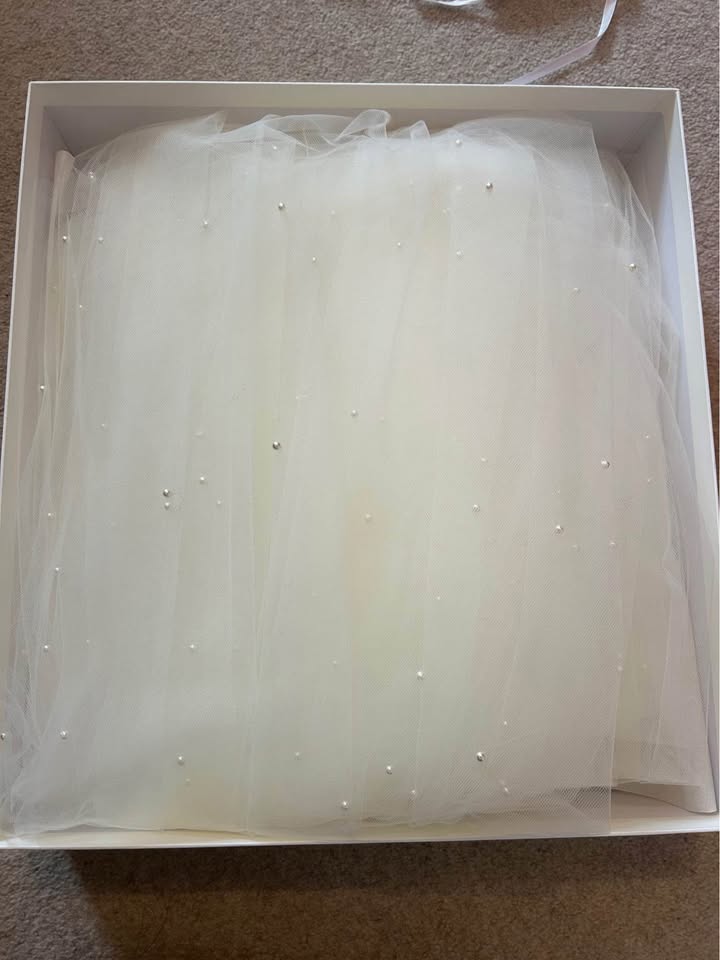 Pearl Veil C622A 98” Single Tier Ivory