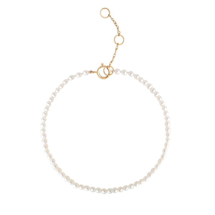 Shine in this Catherine Mini Pearl Bracelet 