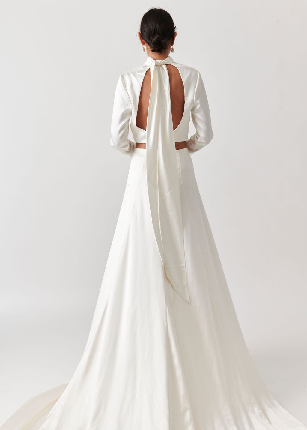 Long neck outlet wedding dress